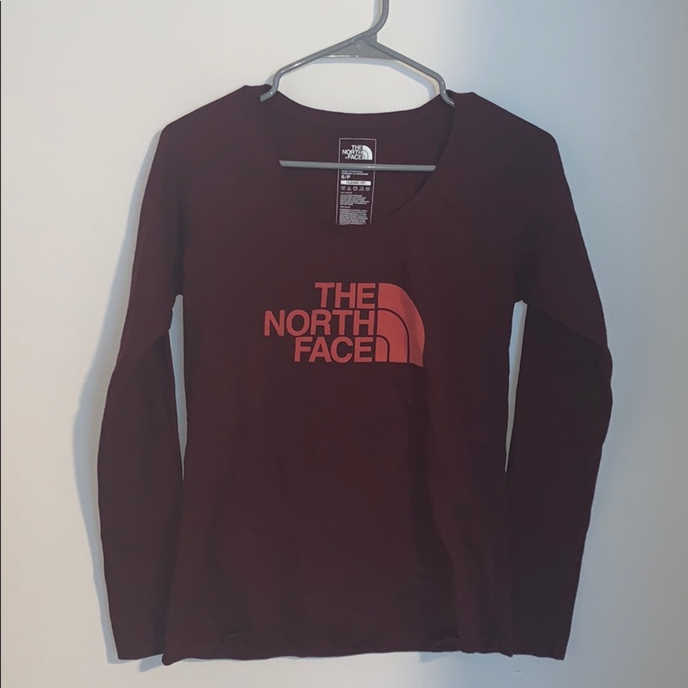 Maroon North Face tee